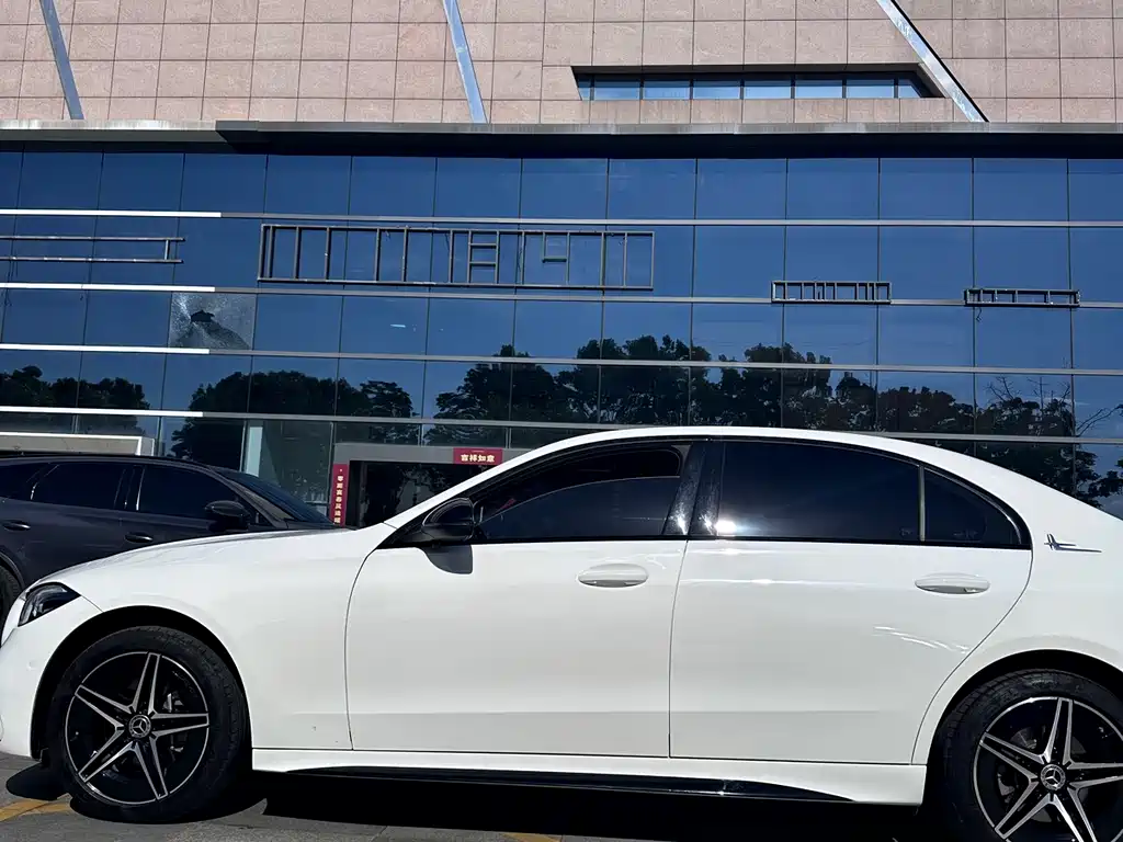 Mercedes-Benz C-Class 2023 — фото 2