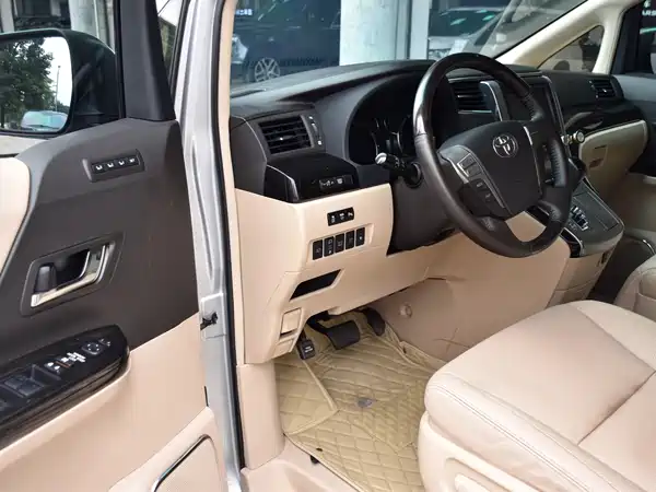 Toyota Alphard 2013