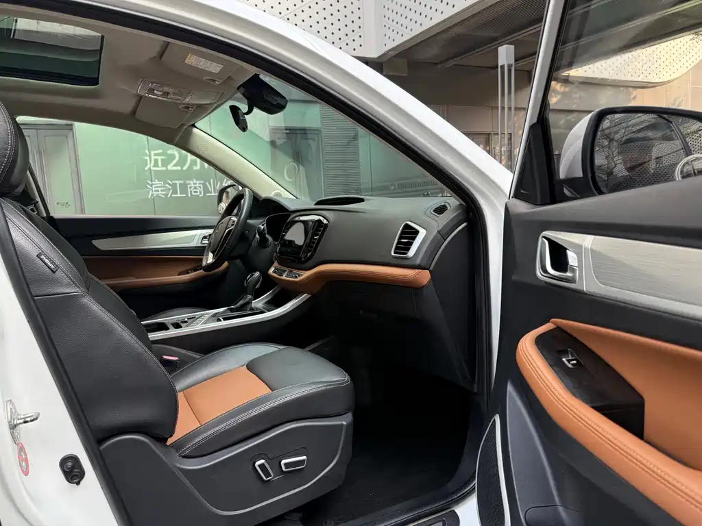 Geely Vision X6 2018 — фото 15