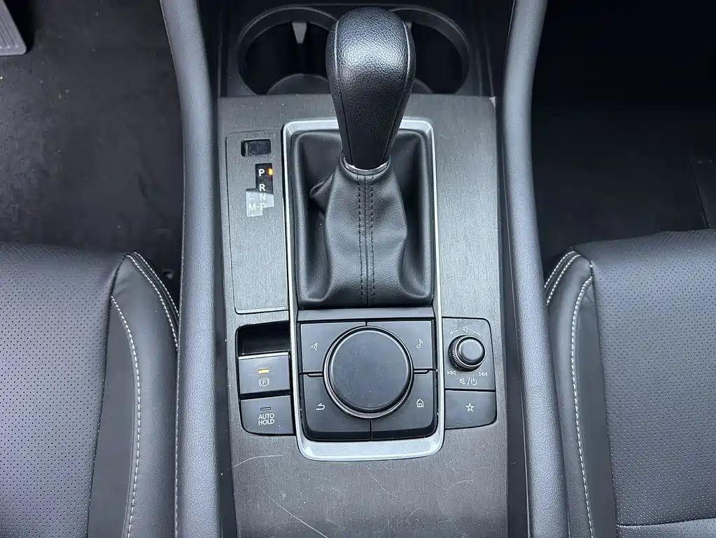 Mazda 3 Axela 2022 — фото 15