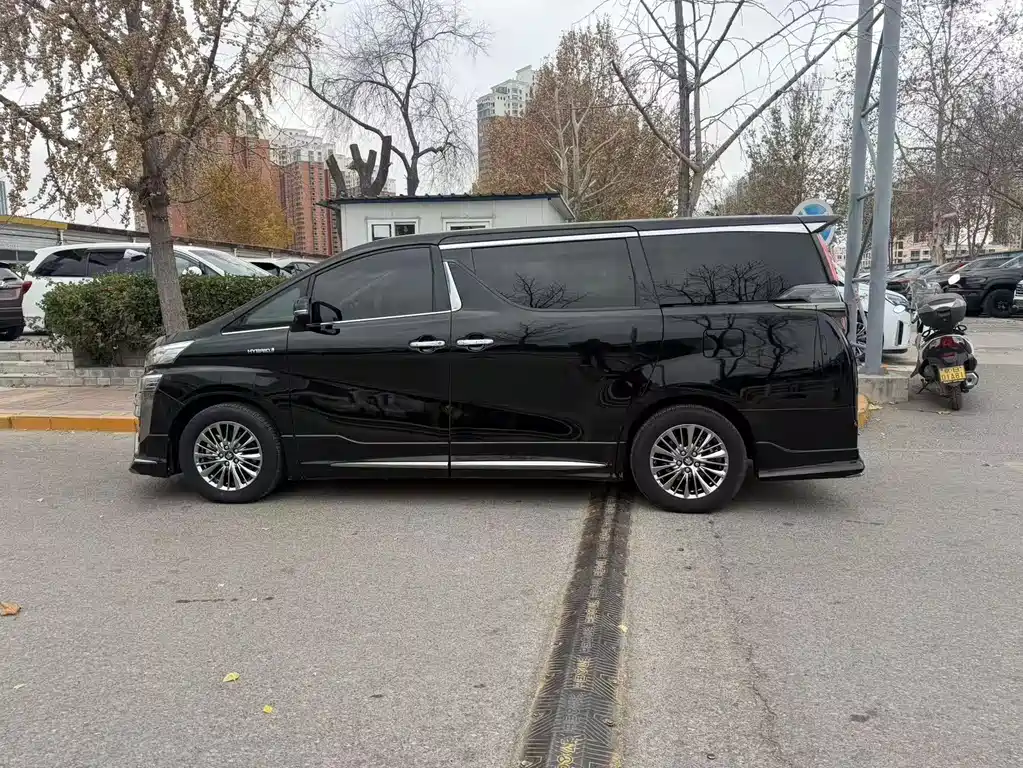 Toyota Vellfire 2023 — фото 13