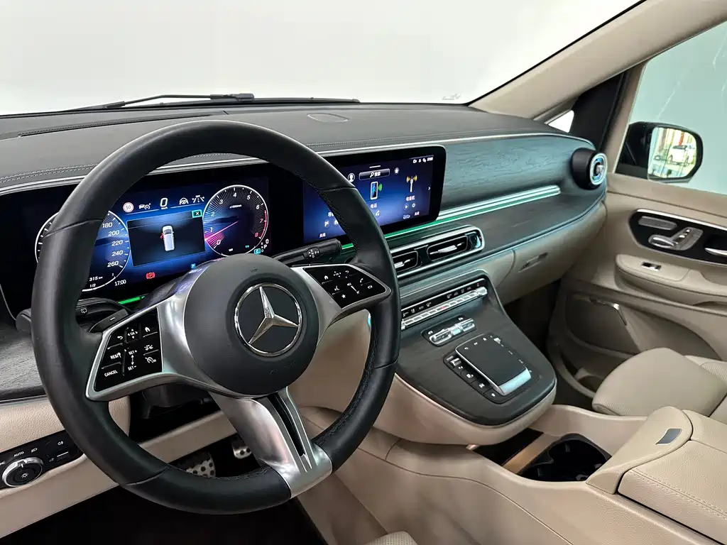 Mercedes-Benz V-Class 2024 — фото 15