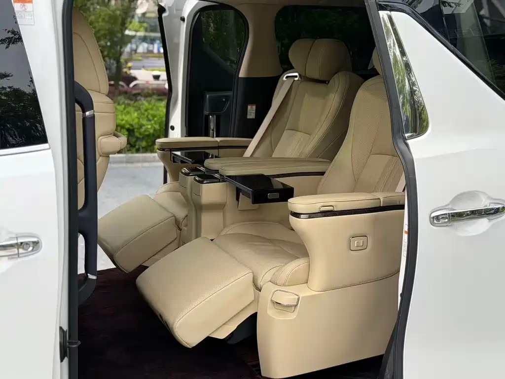 Toyota Alphard 2022 — фото 15