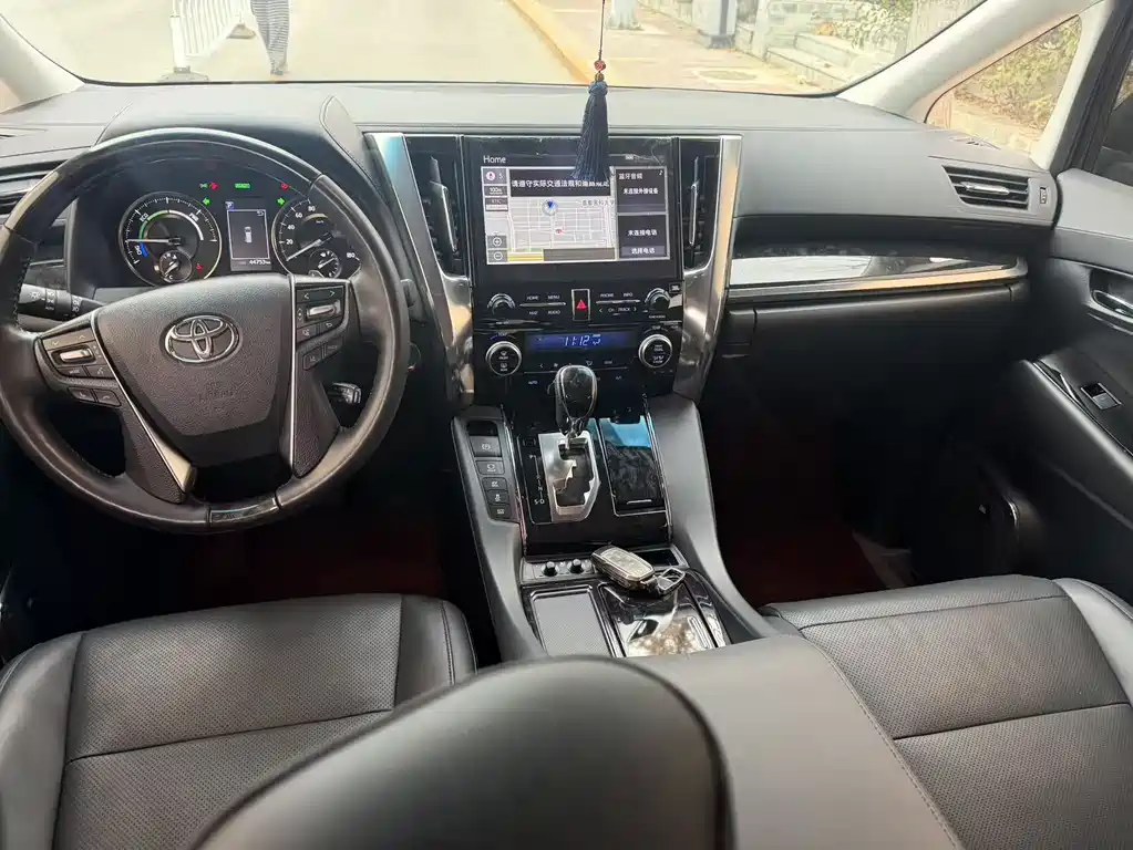 Toyota Vellfire 2023 — фото 16