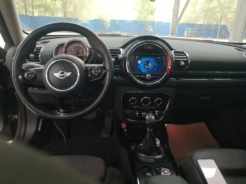 MINI Clubman 2018 — фото 10