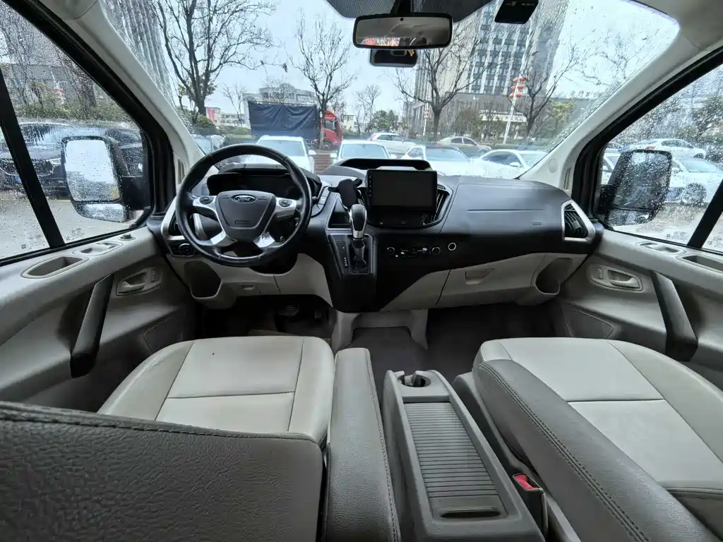 Ford Tourneo 2017 — фото 17