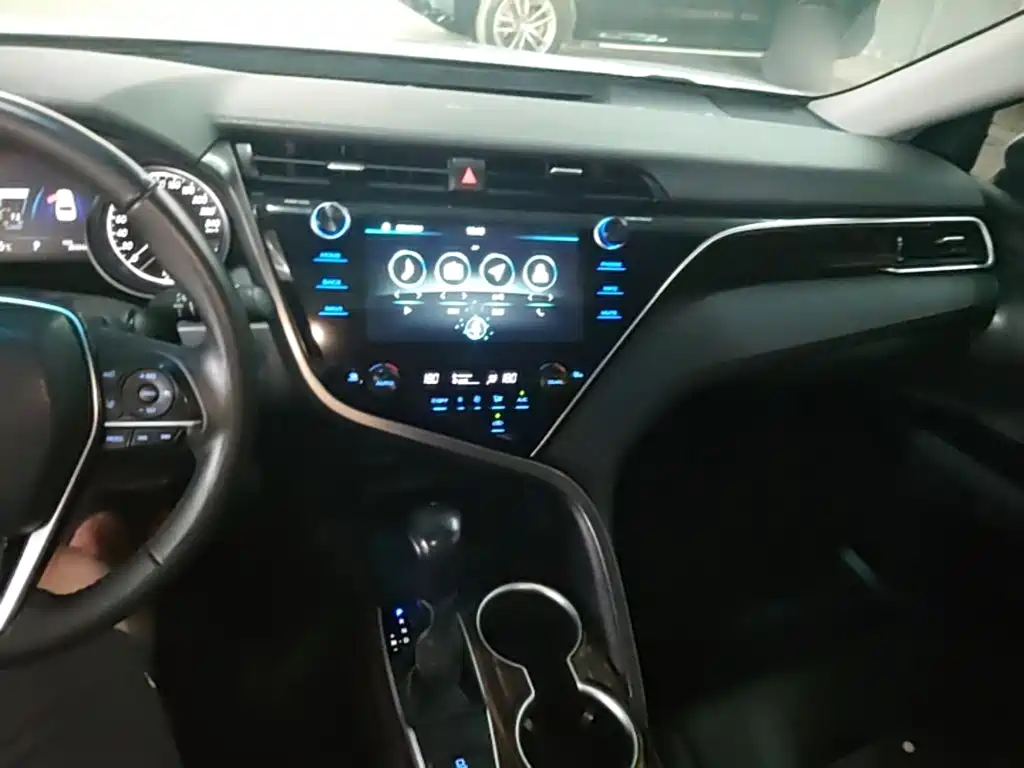Toyota Camry 2020 — фото 10
