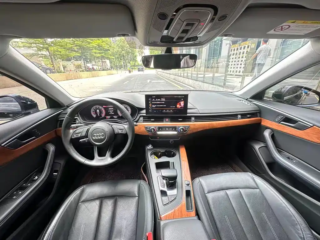 Audi A4L 2020
