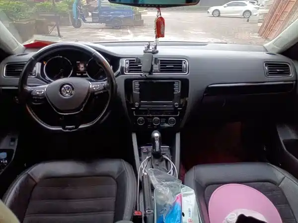 Volkswagen Sagitar 2018