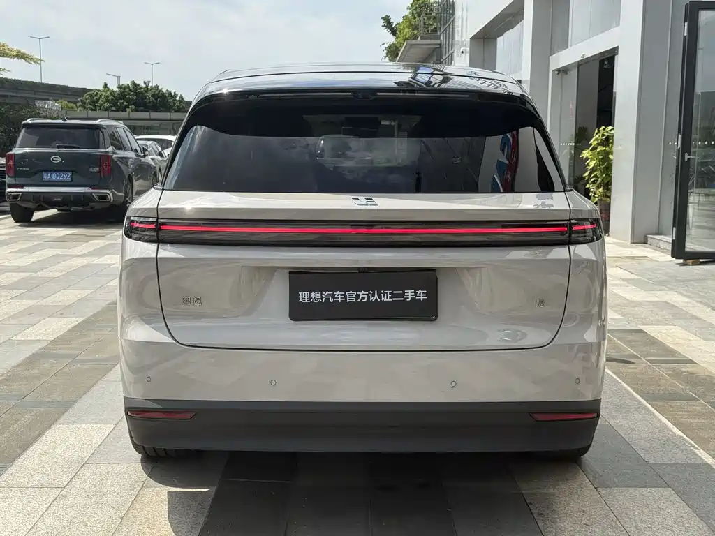 Li Auto i8 2025