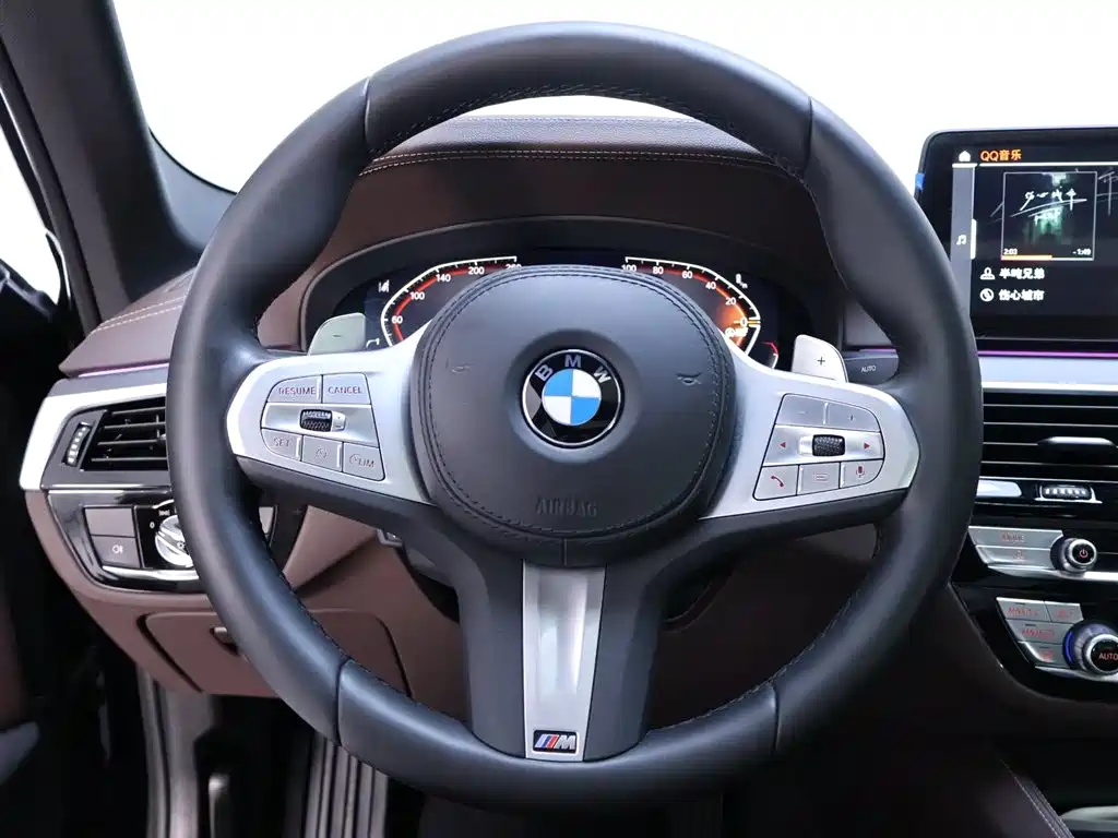 BMW 5 Series 2024 — фото 16