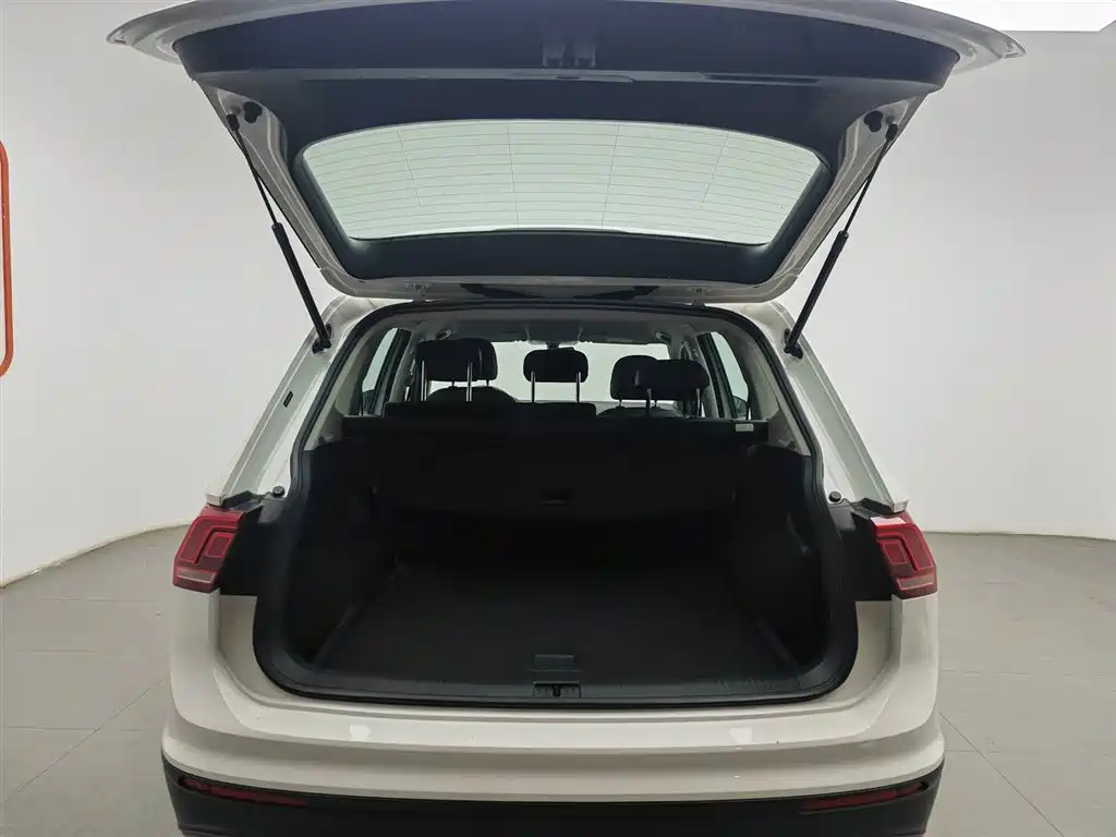 Volkswagen Tiguan L 2017 — фото 16