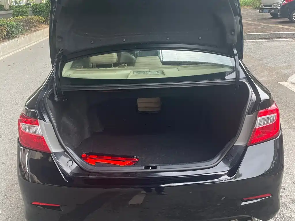 Toyota Camry 2013 — фото 15