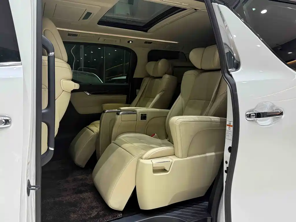 Toyota Alphard 2018 — фото 8