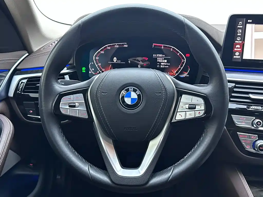 BMW 5 Series 2021 — фото 14