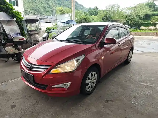 Hyundai Accent 2015