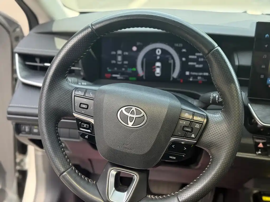 Toyota Camry 2024 — фото 11