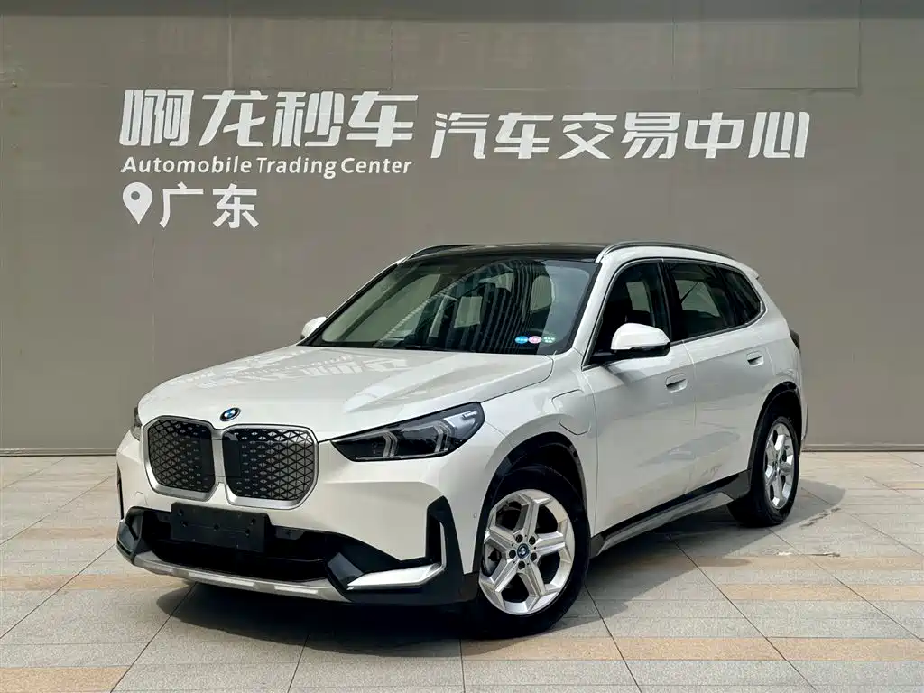 BMW iX1 2025