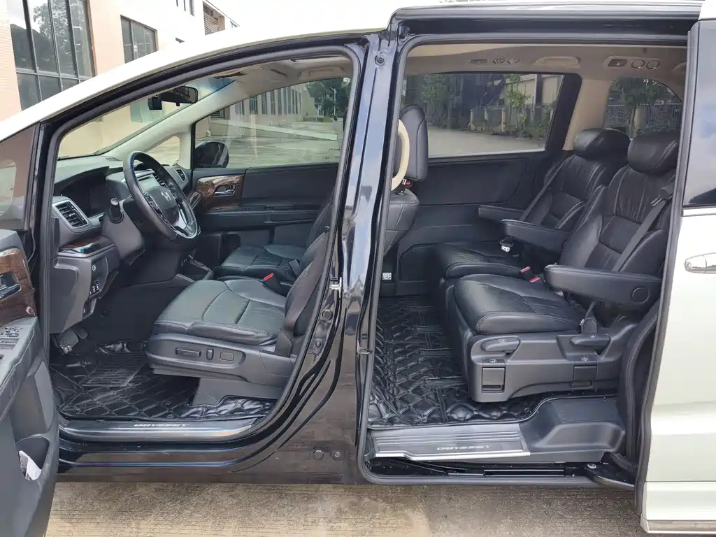 Honda Odyssey 2015 — фото 15
