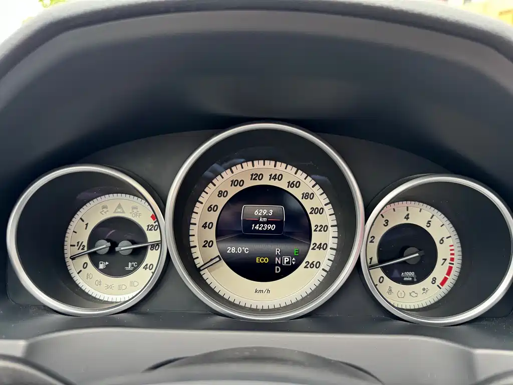 Mercedes-Benz E-Class 2015 — фото 9