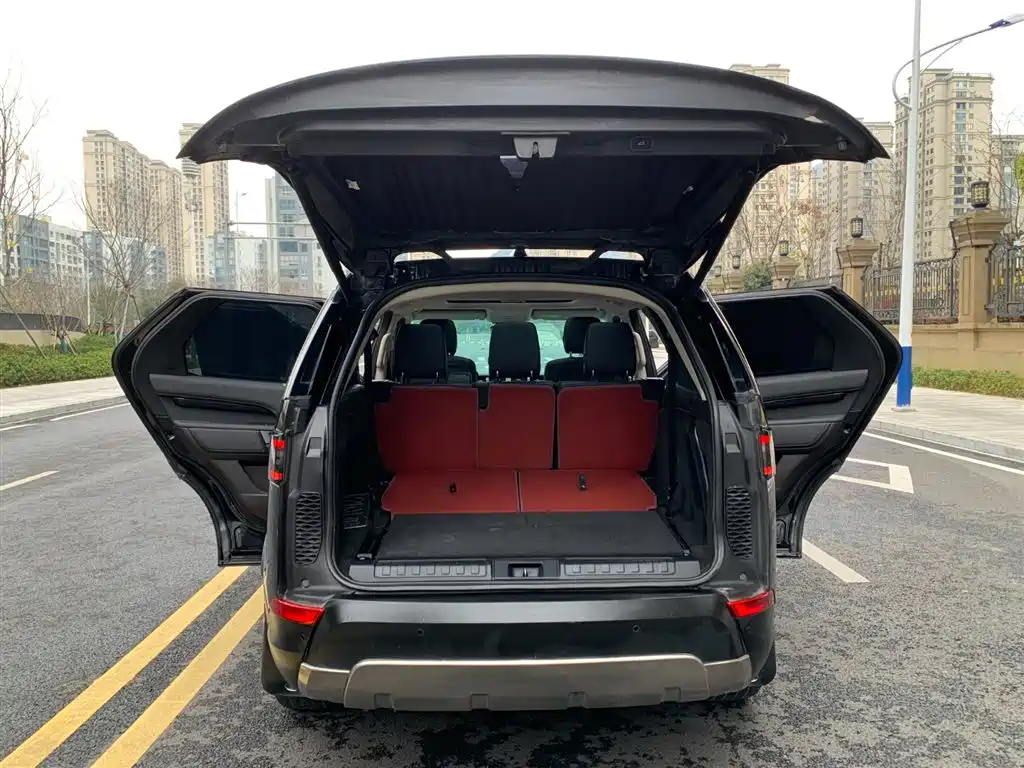 Land Rover Discovery 2019 — фото 9