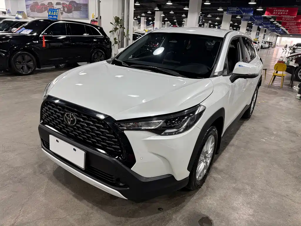 Toyota Corolla Cross 2023 — фото 2