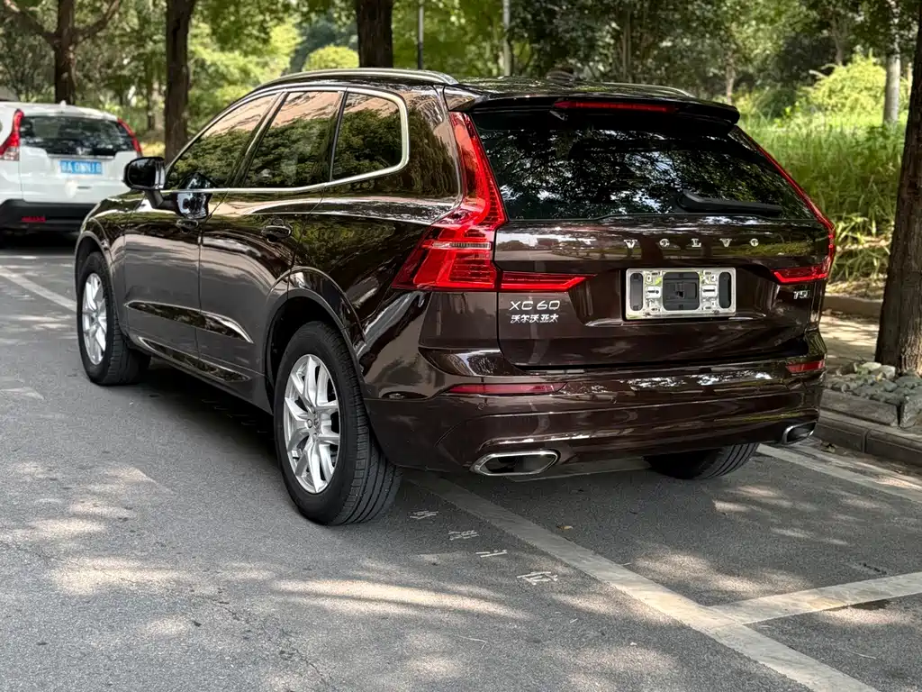 Volvo XC60 2018 — фото 12