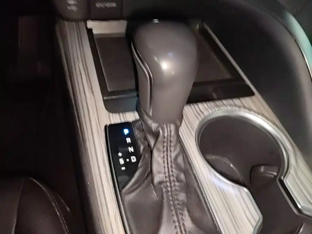 Toyota Camry 2019 — фото 14