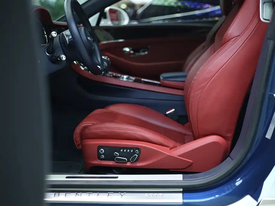 Bentley Continental 2019 — фото 10