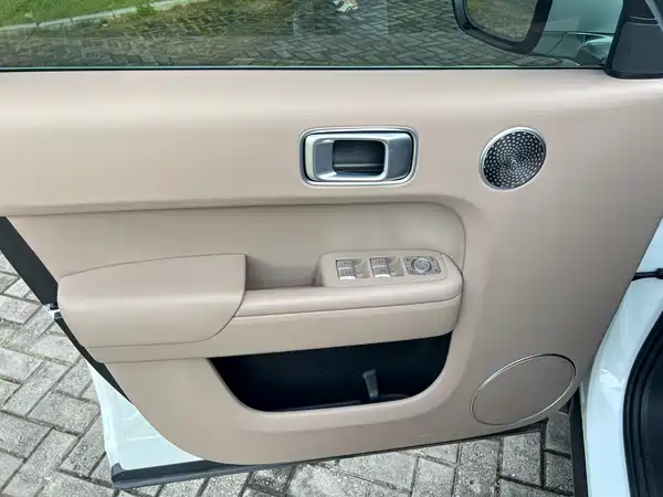 Li Auto L8 2025