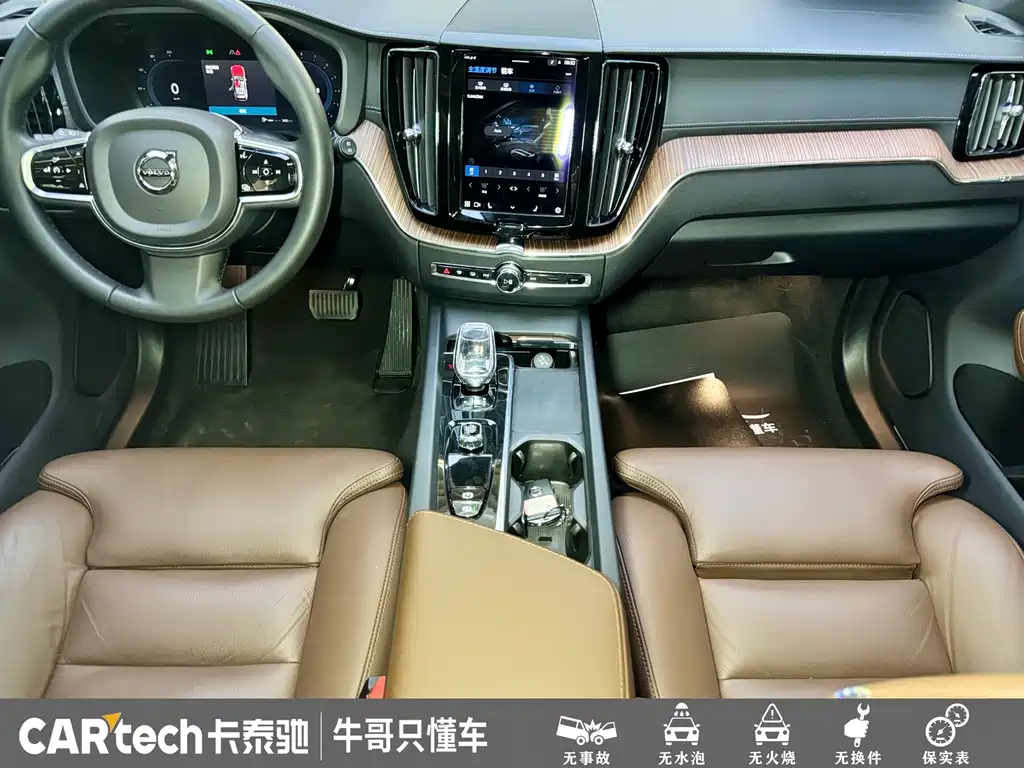 Volvo XC60 2023 — фото 12