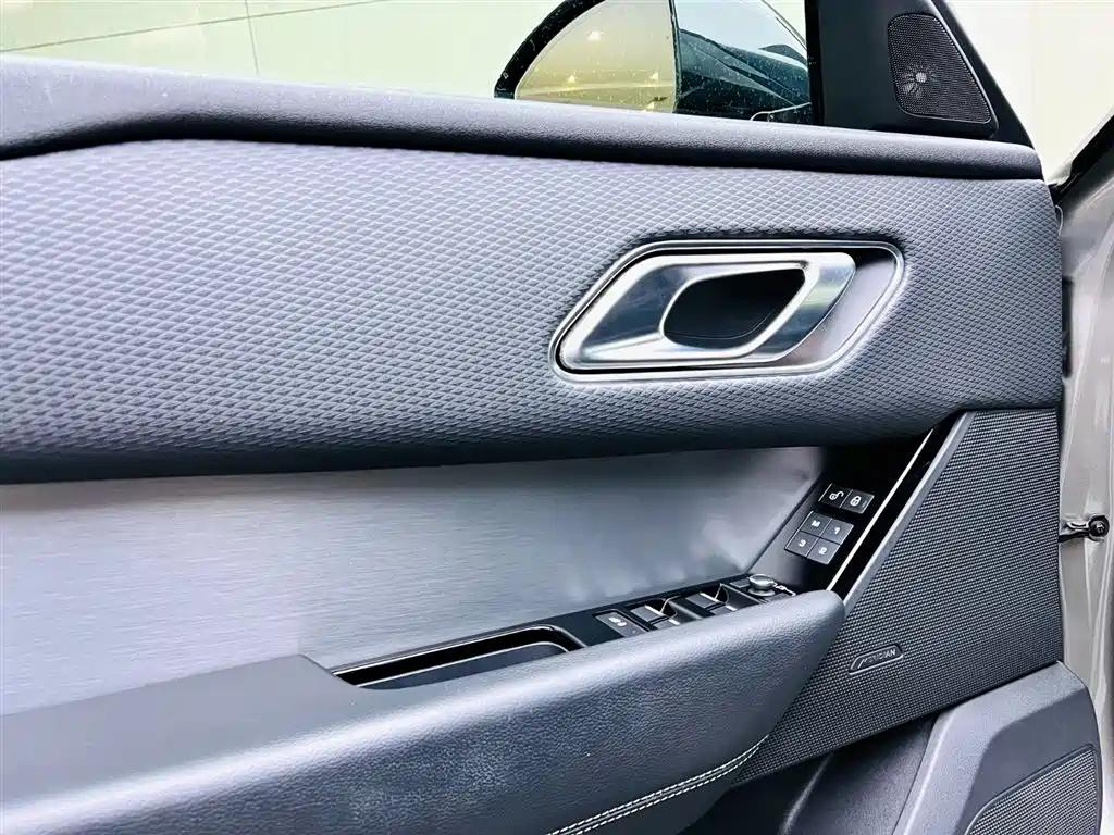 Land Rover Velar 2020 — фото 11