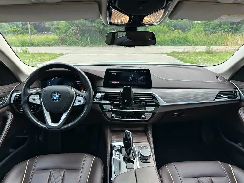 BMW 5 Series 2020 — фото 10