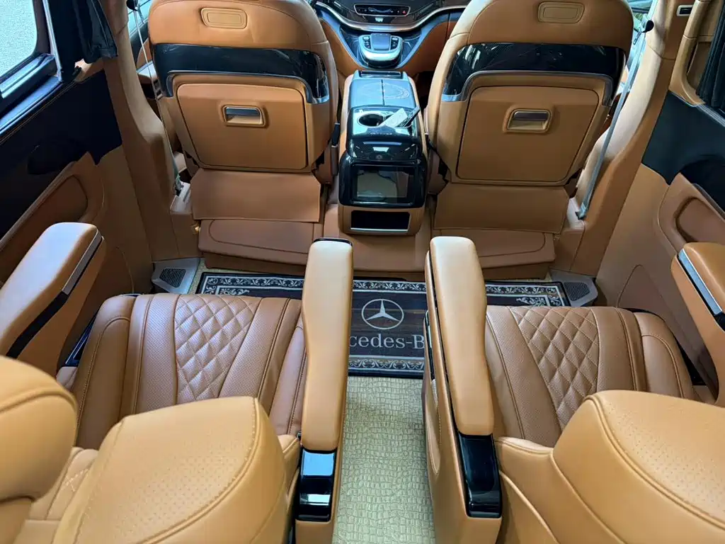 Mercedes-Benz V-Class 2023 — фото 14