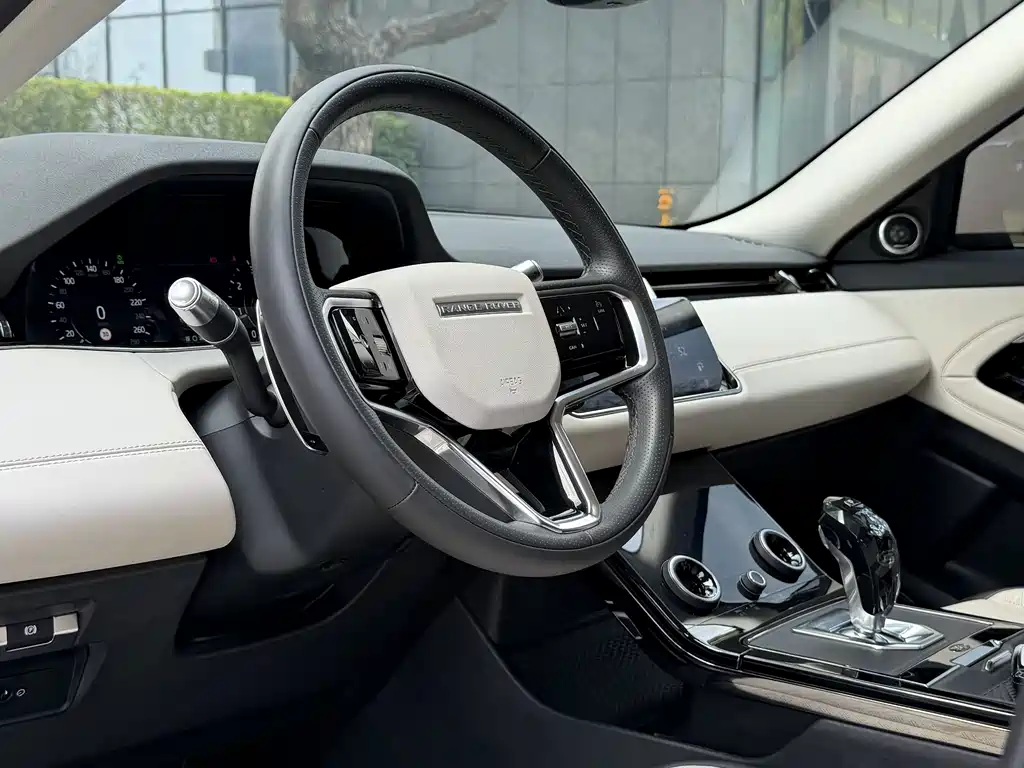 Land Rover Evoque 2022 — фото 15