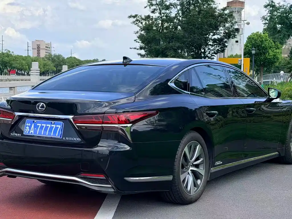 Lexus LS 2019 — фото 9