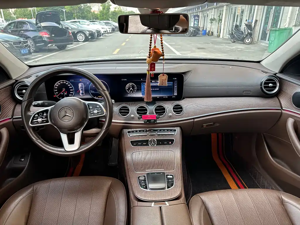 Mercedes-Benz E-Class 2018 — фото 11