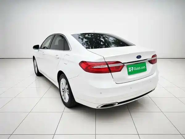 Ford Taurus 2017