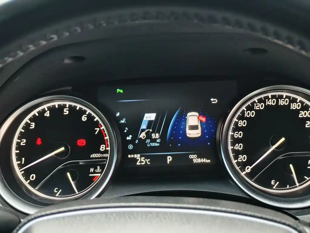 Toyota Camry 2018 — фото 6