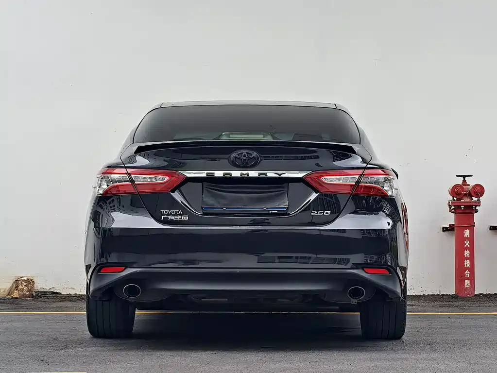 Toyota Camry 2018 — фото 14