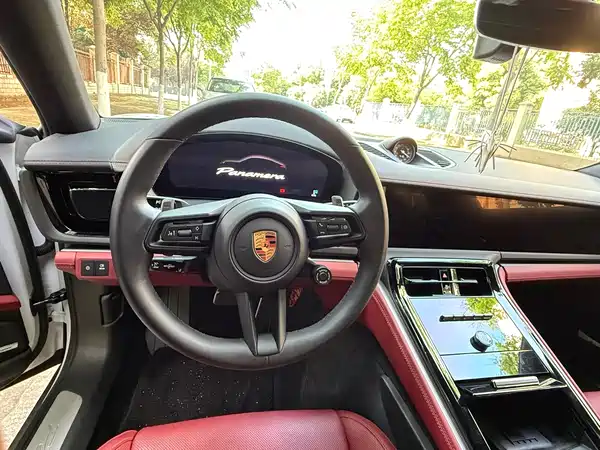 Porsche Panamera 2025