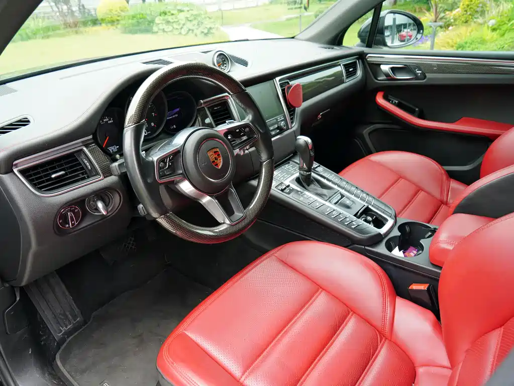 Porsche Macan 2017 — фото 11
