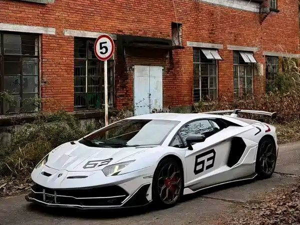 Lamborghini Aventador 2013