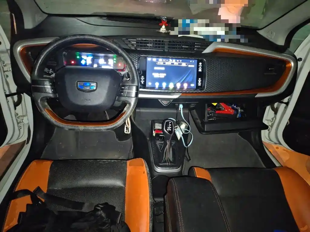 Geely Vision X1 2017 — фото 10