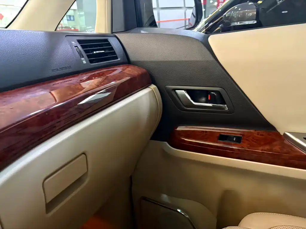 Toyota Alphard 2011