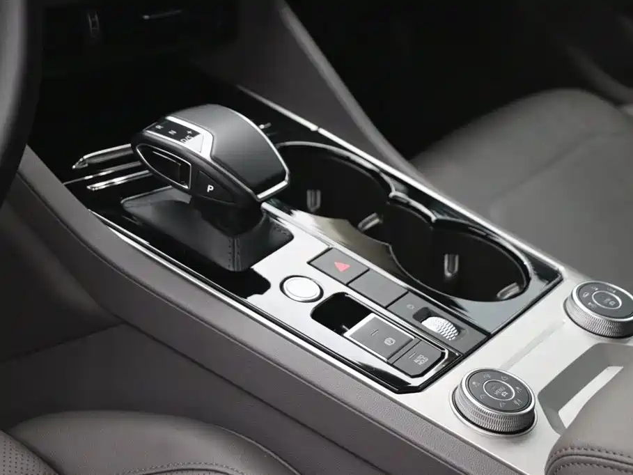 Volkswagen Touareg 2023 — фото 14