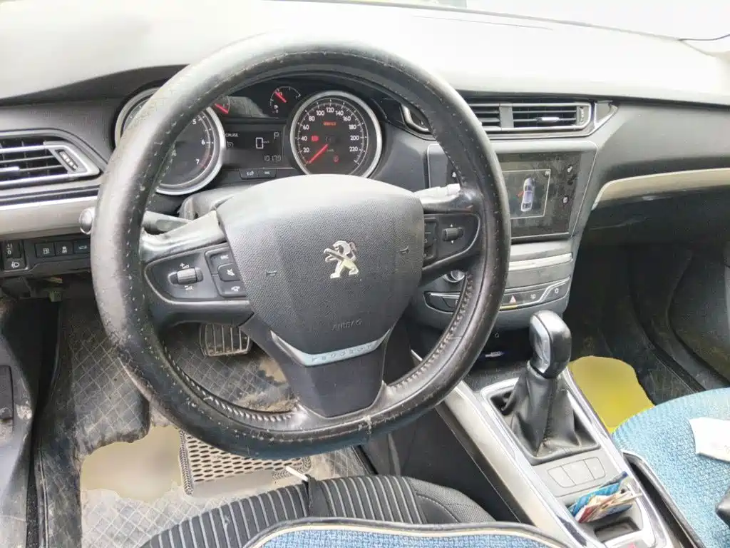 Peugeot 408 2015 — фото 11