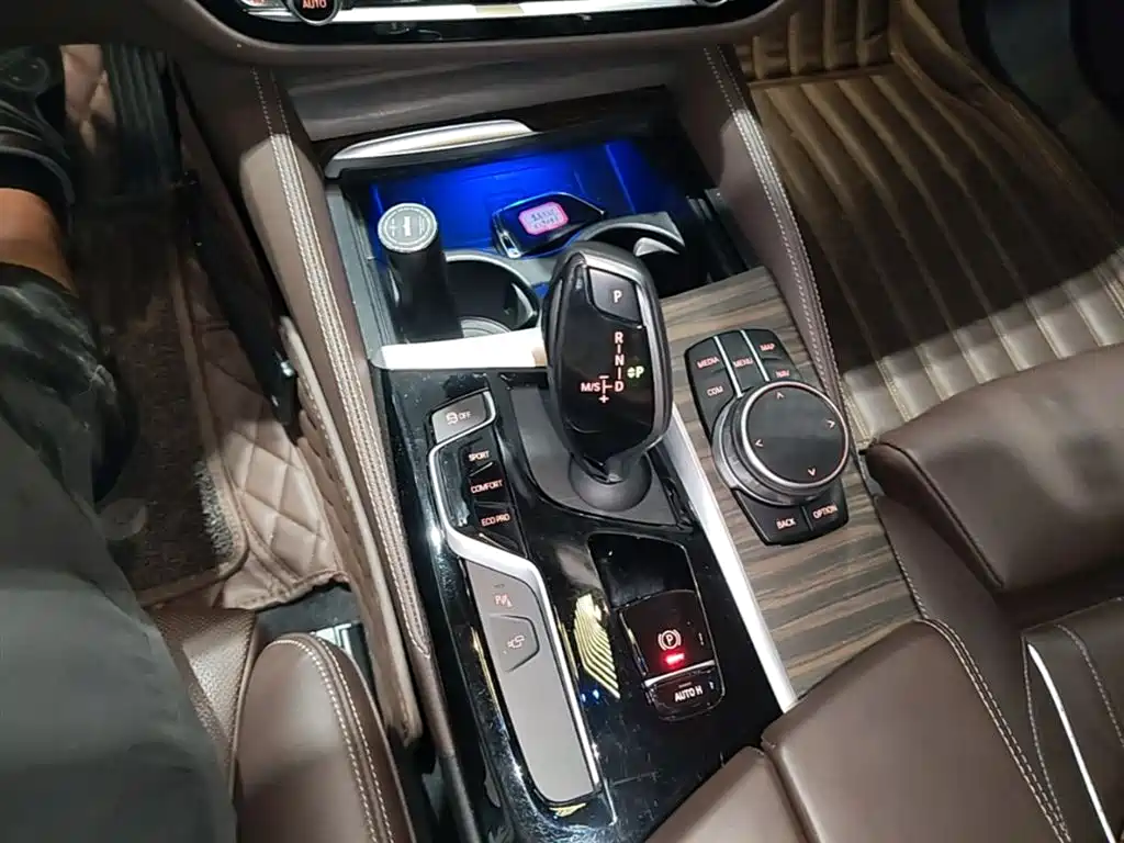 BMW 5 Series 2020 — фото 14