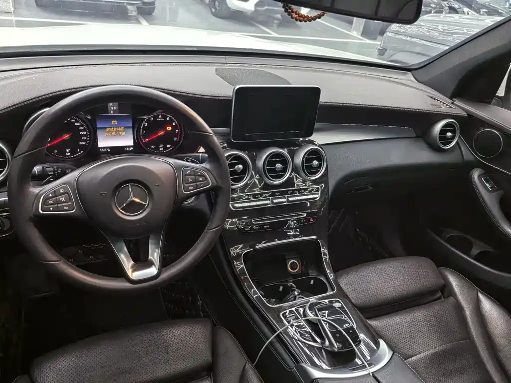 Mercedes-Benz GLC 2018 — фото 11