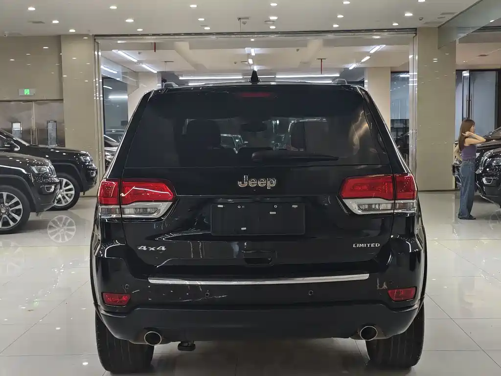 Jeep Grand Cherokee 2018 — фото 16